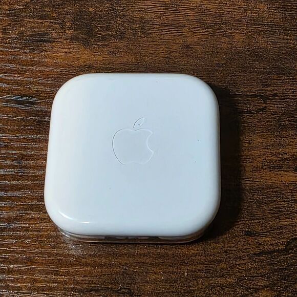 Apple iPhone EarPods Wired Earbuds 3.5mm Jack – White – Unused And Work Great - Picture 4 of 4